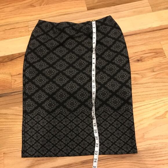 Maurices Pull On Stretchy Skirt - Size Medium - Picture 3 of 6